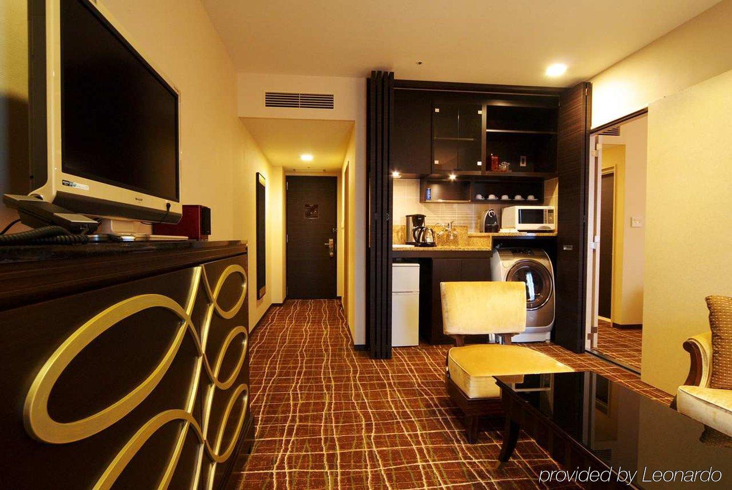 Doubletree By Hilton Naha Hotel Екстериор снимка