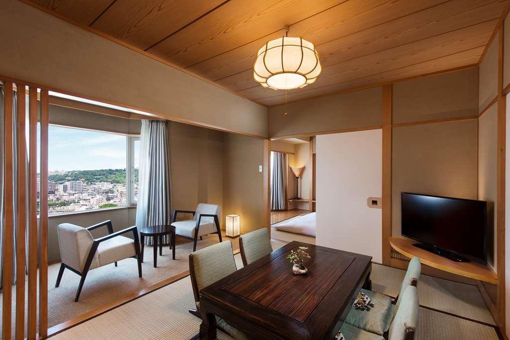 Doubletree By Hilton Naha Hotel Стая снимка